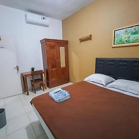Syafa Homestay Syariah Mitra Reddoorz Tuban  Exterior foto
