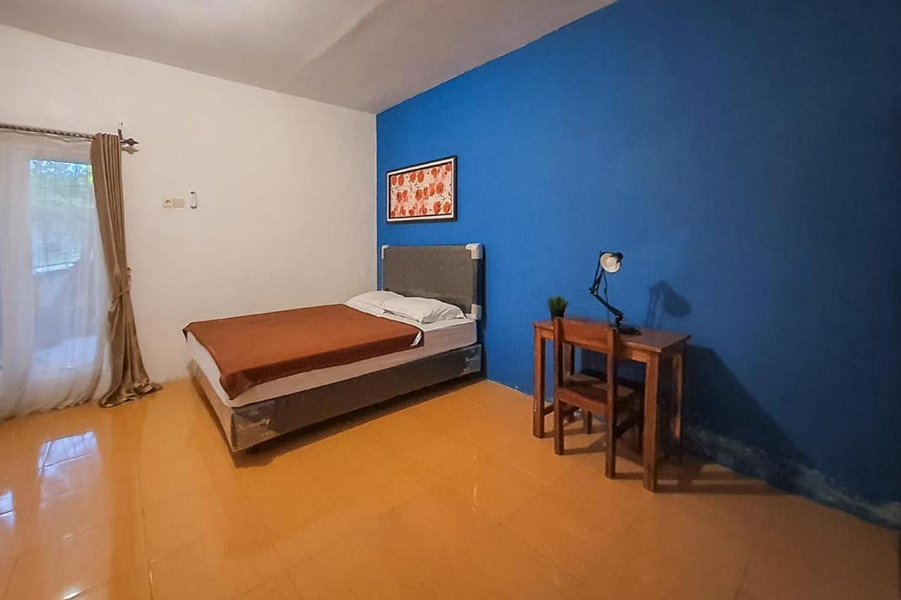 Syafa Homestay Syariah Mitra Reddoorz Tuban  Exterior foto