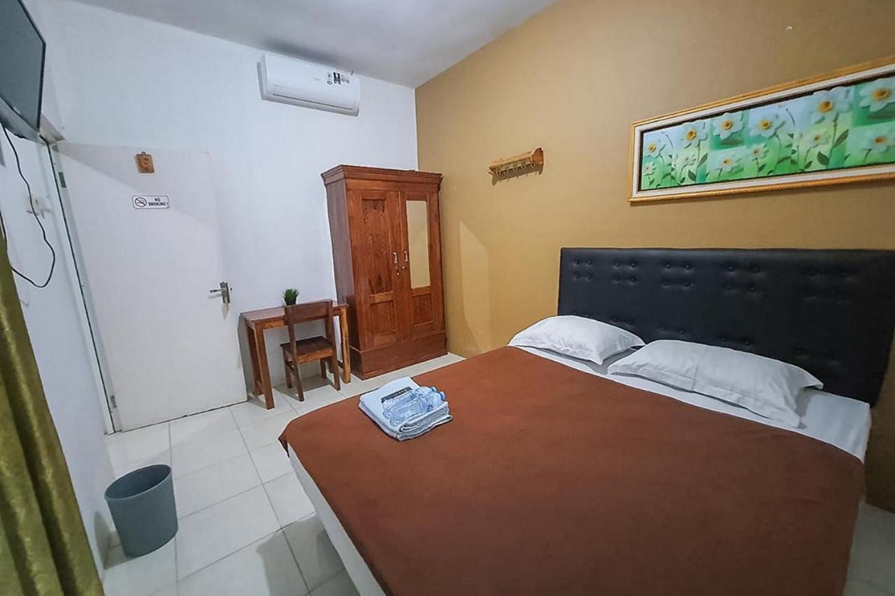 Syafa Homestay Syariah Mitra Reddoorz Tuban  Exterior foto