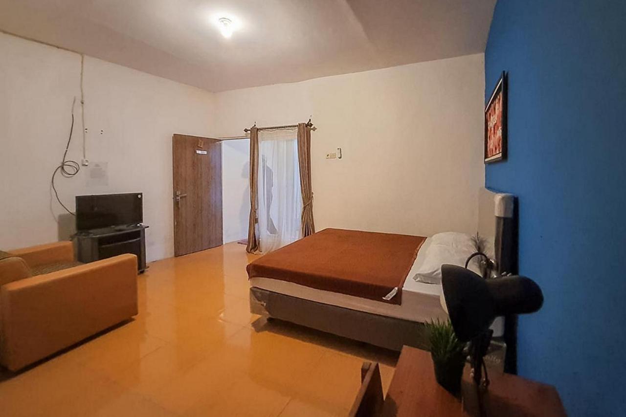 Syafa Homestay Syariah Mitra Reddoorz Tuban  Exterior foto
